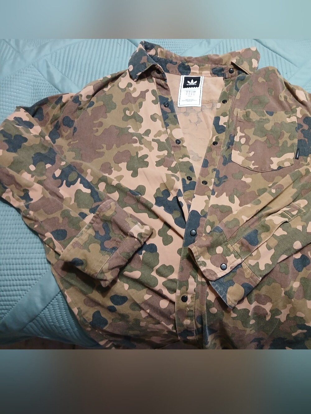 adidas Men's Camouflage Button Up Flannel Shirt Size Med Muscle Fit. Sports